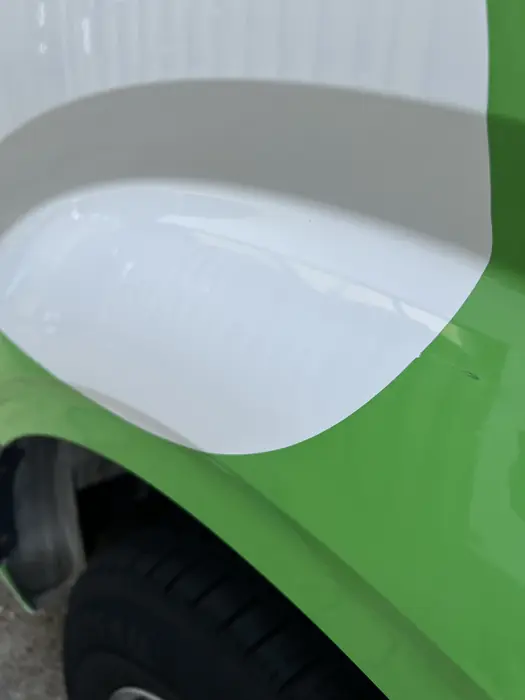 Glanzend lak na polijsten, klaar voor coating