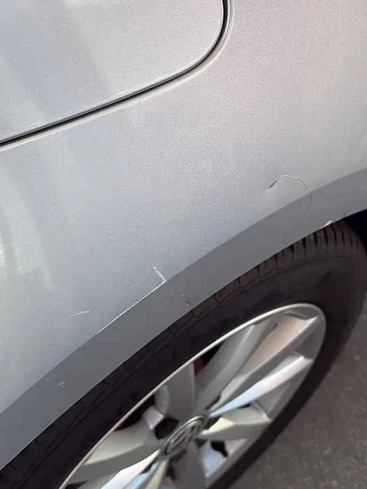 VW Golf: kras in het scherm voor het herstel