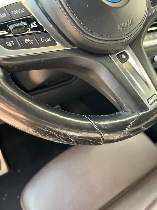 BMW 3-serie (G21): afbladderend leer op het stuur voor het herstel