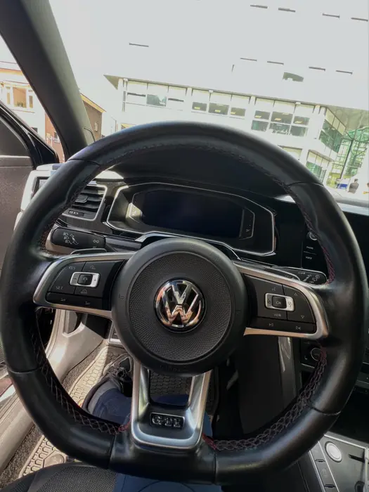VW Polo GTI: gladgesleten leren stuur na het herstel
