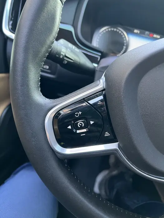 Volvo: afgesleten toplaag bij de duimen na het herstel
